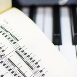 Learn Piano From Scratch: A Beginner'S Course [TUTORIAL]